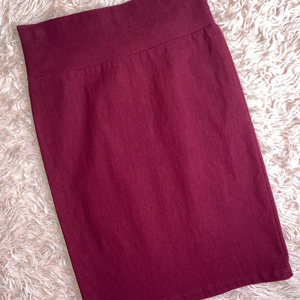 FITTED RED/BURGUNDY PENCIL SKIRT · SIZE M · FASHION OF NY · NWOT - Picture 3 of 4